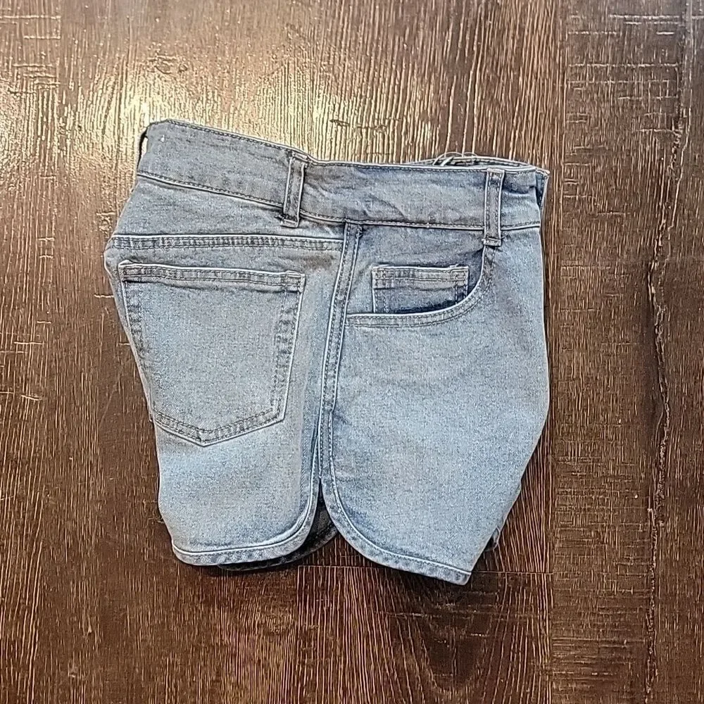 JW Signature Denim Dolphin Hem Shorts - Picture 9 of 15